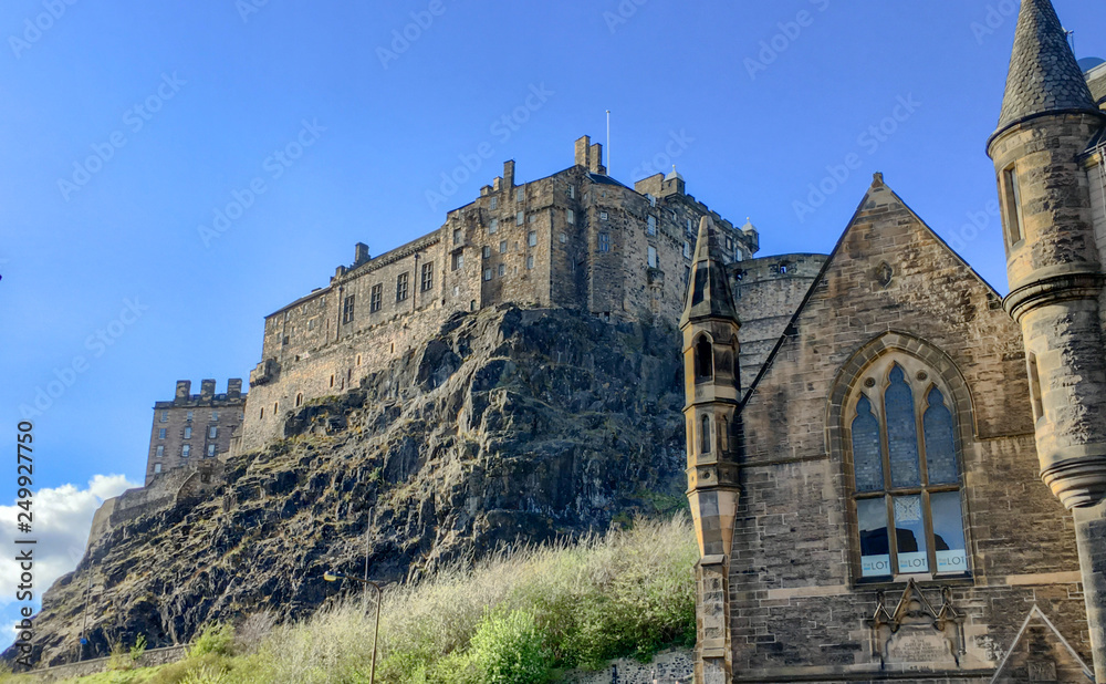Edinburgh Castle bei sonnigem Wetter, Schottland