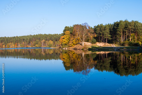  Autumn lake at the shining sun