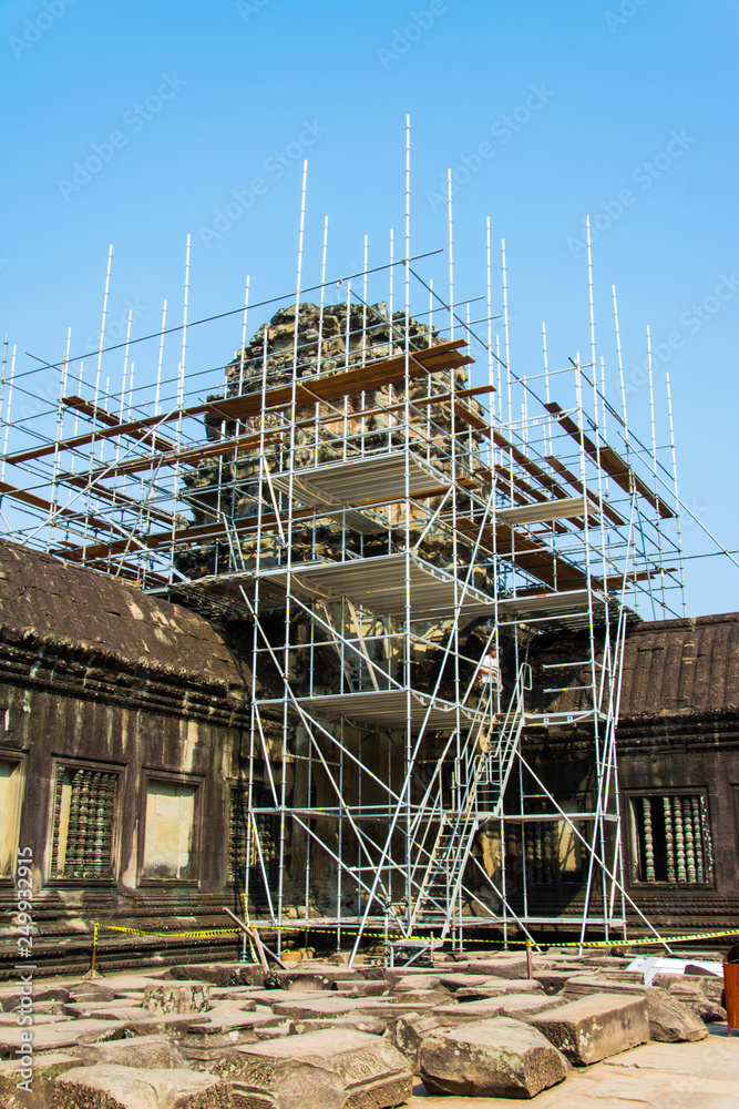 The archaeological site is under  renovation.