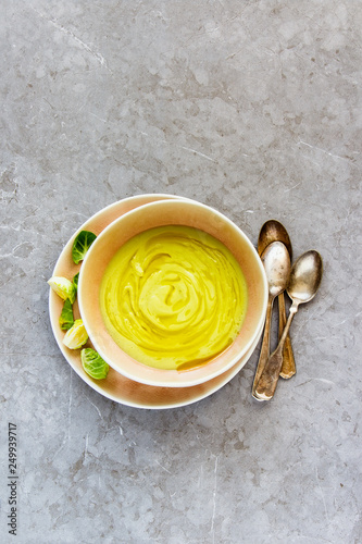 Brussels sprouts cream soup