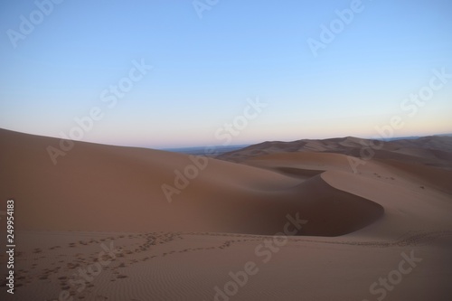 Alba nel deserto di Merzouga in Marocco