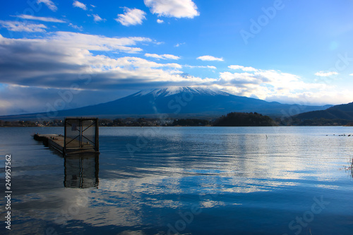 Fototapeta Naklejka Na Ścianę i Meble -  Fuji Mountain and lake