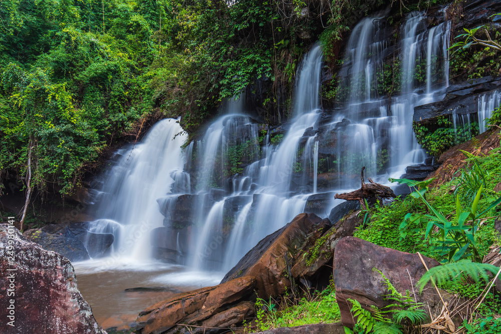 Fototapeta premium Tad-Pla-Kang waterfall, Beautiful waterfall in Chattrakan nationalpark Pitsanulok province, ThaiLand.
