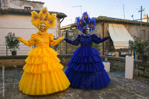 Splendide maschere al carnevale di Castiglion Fibocchi photo