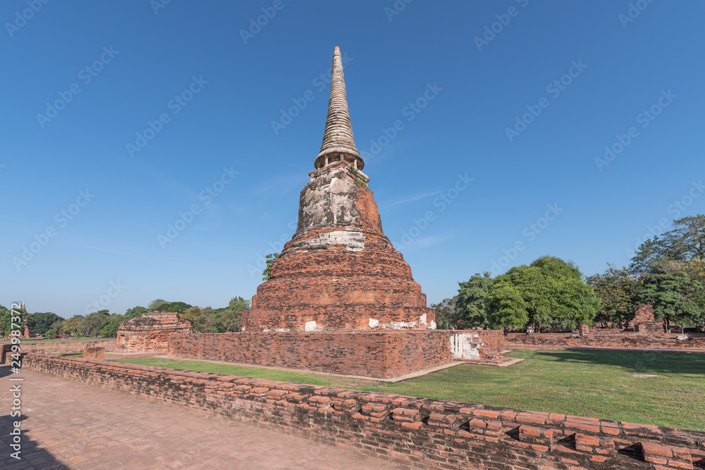 Fototapeta premium A temple of Wat Mahathat in Ayutthaya city - ancient capital of Thailand