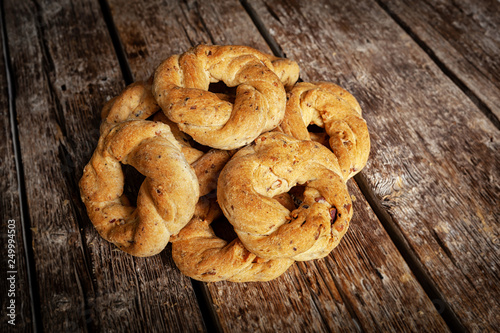 Neapolitan cookies called Taralli.