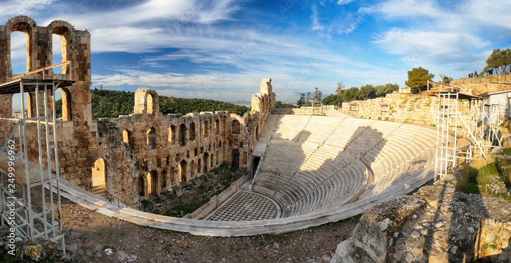 Obraz premium Ancient theater in summer day in Acropolis Greece, Athnes