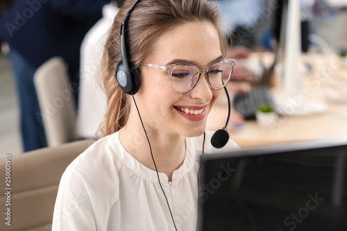 Female technical support ag...
