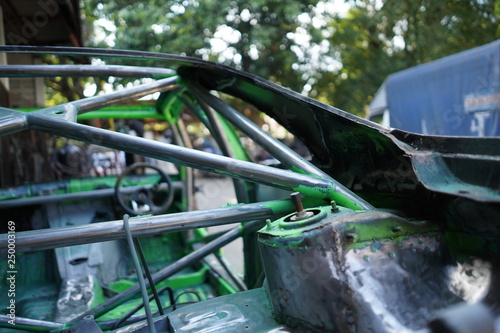 Racing car's roll cage design