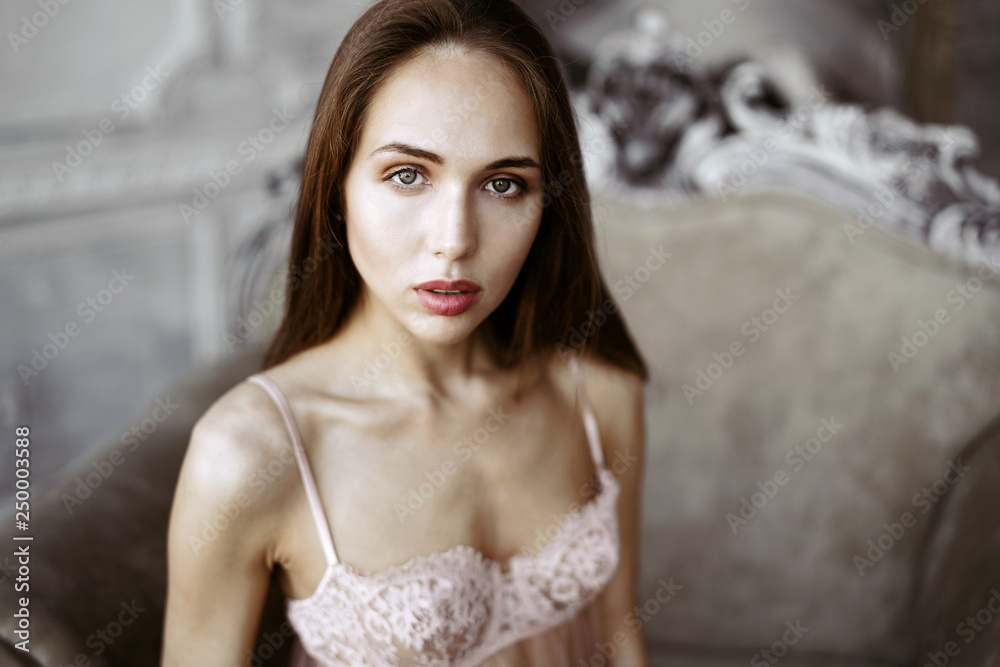 Naklejka premium Fashionable female portrait of cute lady in pink bra indoors