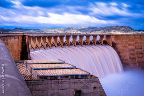 A wonderful view of the dam in full flow after the rains Fototapet