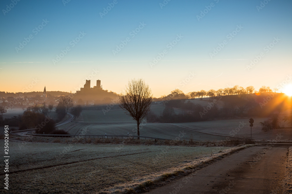 Burg Münzenberg frostig am Morgen