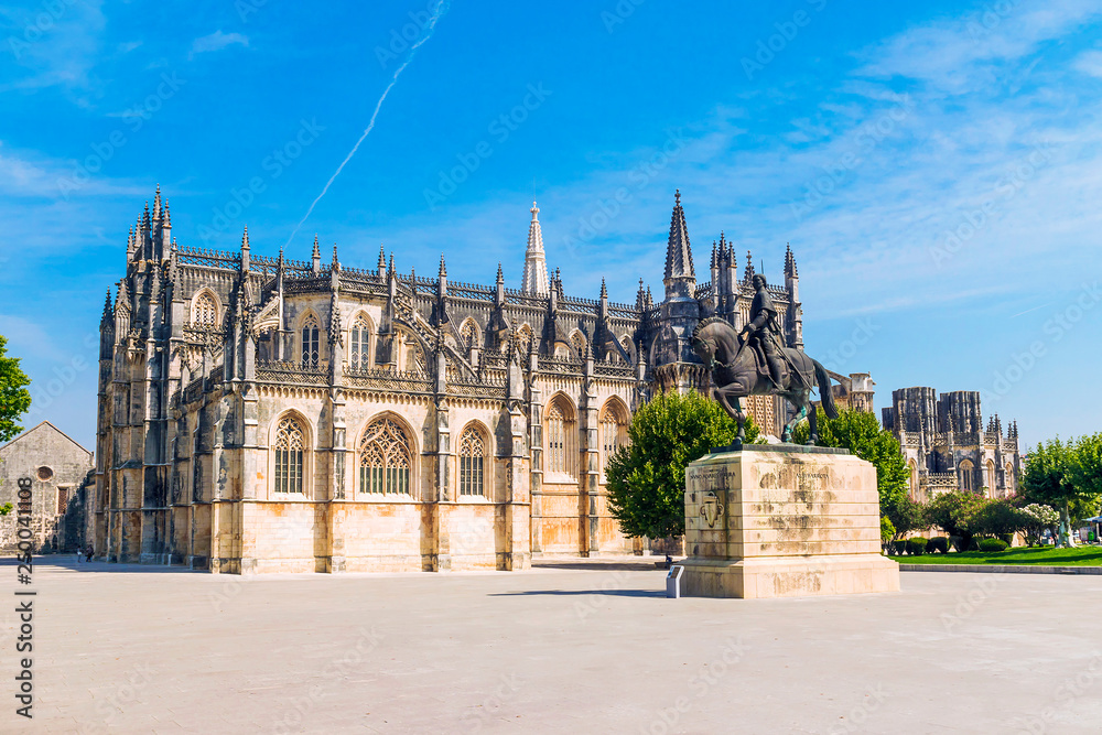 Fototapeta premium The Monastery of Santa Maria da Vitoria in Batalha is a Dominican monastery in the Portuguese city of Batalha. It is inscribed on the UNESCO World Heritage List.