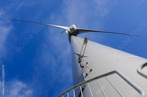 Obraz na płótnie wind turbine clean power generator w salonie