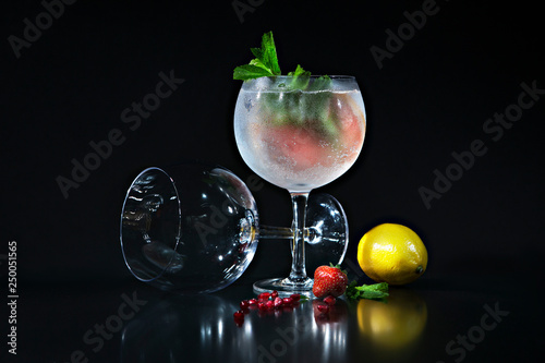 gin and tonic cocktail, glass