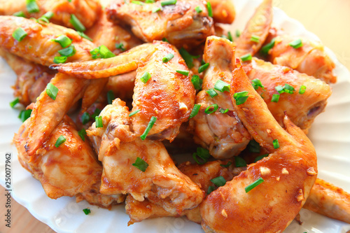 Chicken wings with scallions