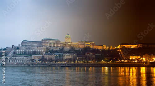 Day-to-night view of downtown Prague © Gentoo Multimedia