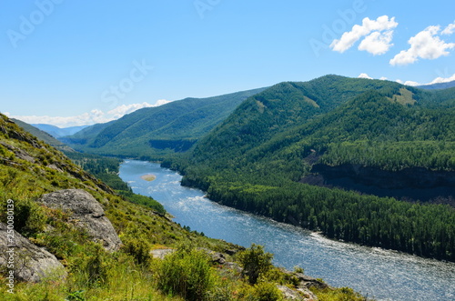 Fototapeta Naklejka Na Ścianę i Meble -  view of the Kyzyl-Khem river