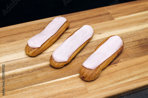 Eclair crispy creamy cake w...