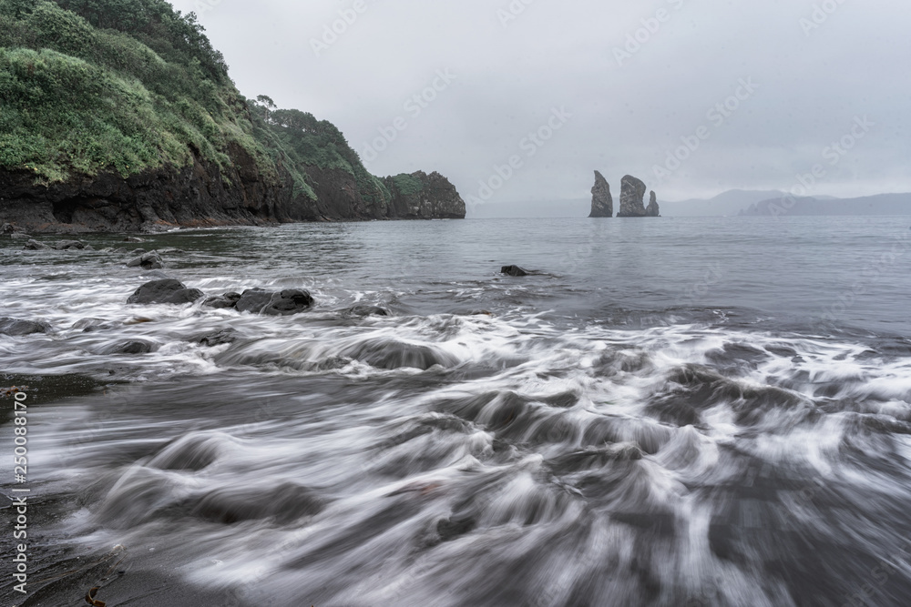 Obraz premium Picturesque seascape of Kamchatka: - Three Brothers Rocks in Avachinskaya Bay (Avacha Bay) in Pacific Ocean