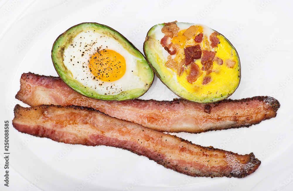 Baked avocado with eggs , cheese and bacon Baked avocado with eggs , cheese and bacon