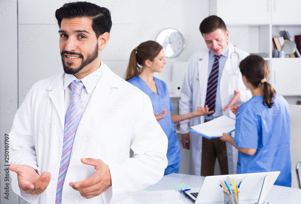Fototapeta premium Male doctor meeting patient in medical office