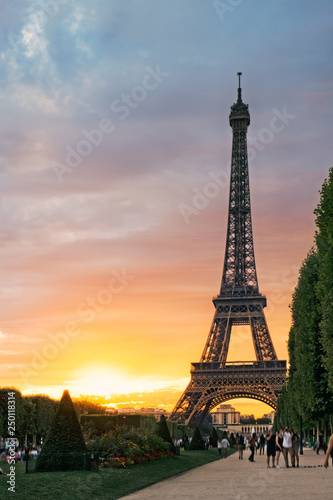 Eiffel Tower at sunset © espiegle