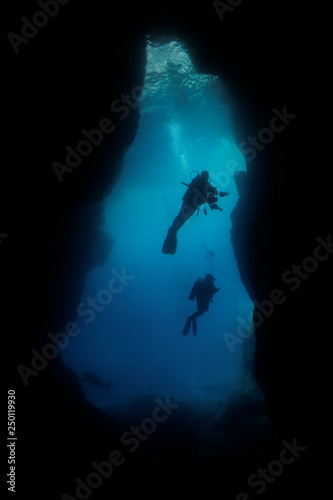 underwater photographer silhouette © tamergunal