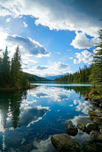 Fototapeta Naklejka Na Ścianę i Meble -  Reflection of clouds in Lake at Banff, Canada