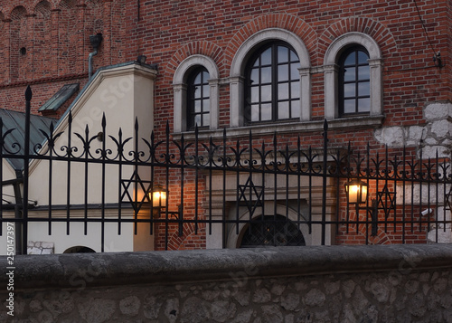 Obraz na płótnie Kraków - stara synagoga w dzielnicy Kazimierz w salonie
