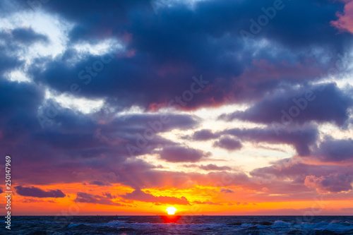 Fototapeta Naklejka Na Ścianę i Meble -  picturesque seascape with colorful clouds and bright sunshine during sunset