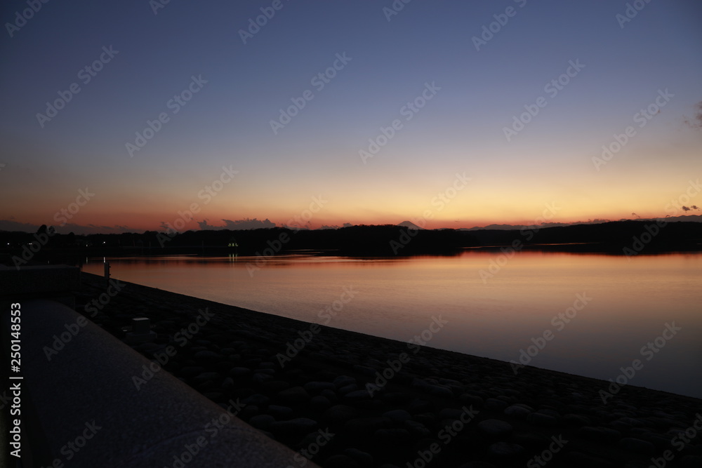 狭山湖と夕焼け