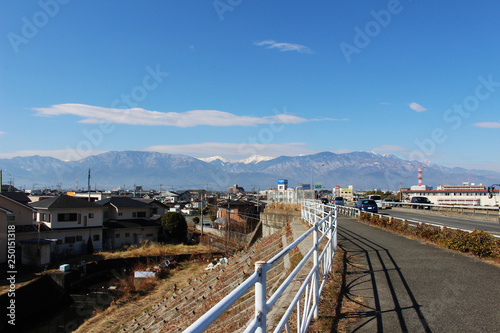 甲府盆地から望む南アルプス