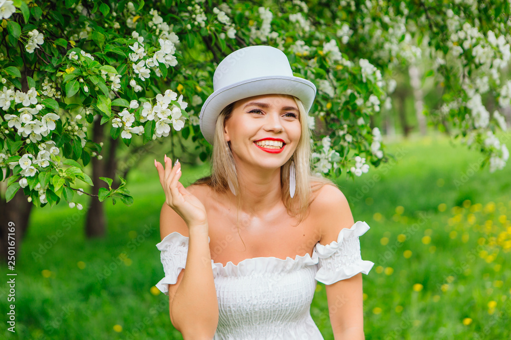 Sexy modern bride in white cylinder hat Sexy modern bride in white cylinder hat
