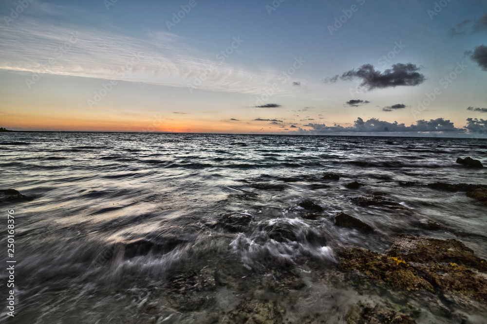 Obraz premium Sunrise on riviera maya, Mexico