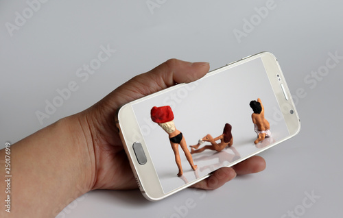 Fotografie Smartphone and a miniature woman