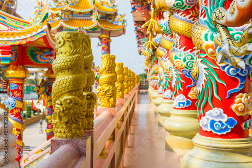 Fotografia Beautiful and colorful detail of Naja Chinese shrine in Chonburi, Thailand