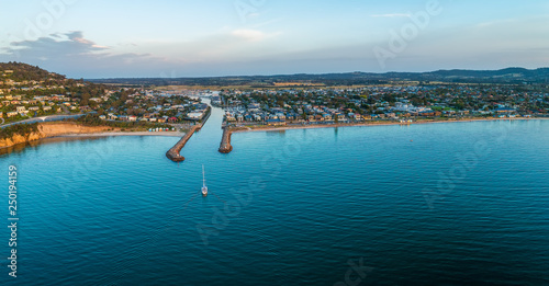 Bilde på lerret Aerial panorama of Mornington Peninsula coastline and sailboat approaching water