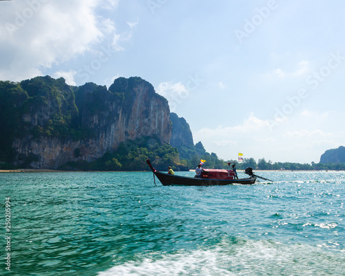 Barca tailandia oceano costa acqua verde