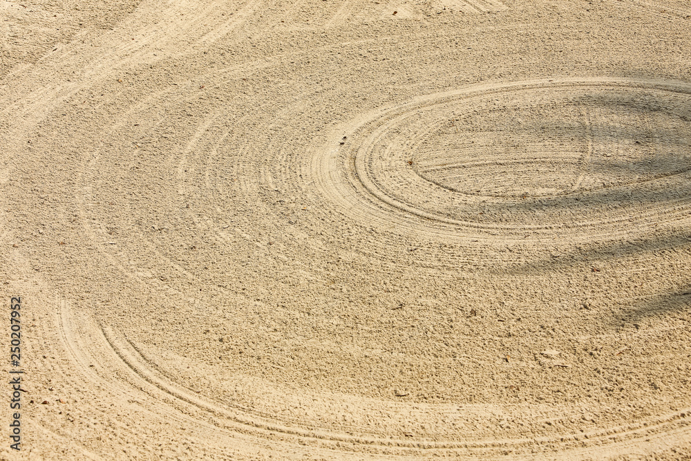 Naklejka premium close up background of the rough sand field texture with many circle lines in the golf course