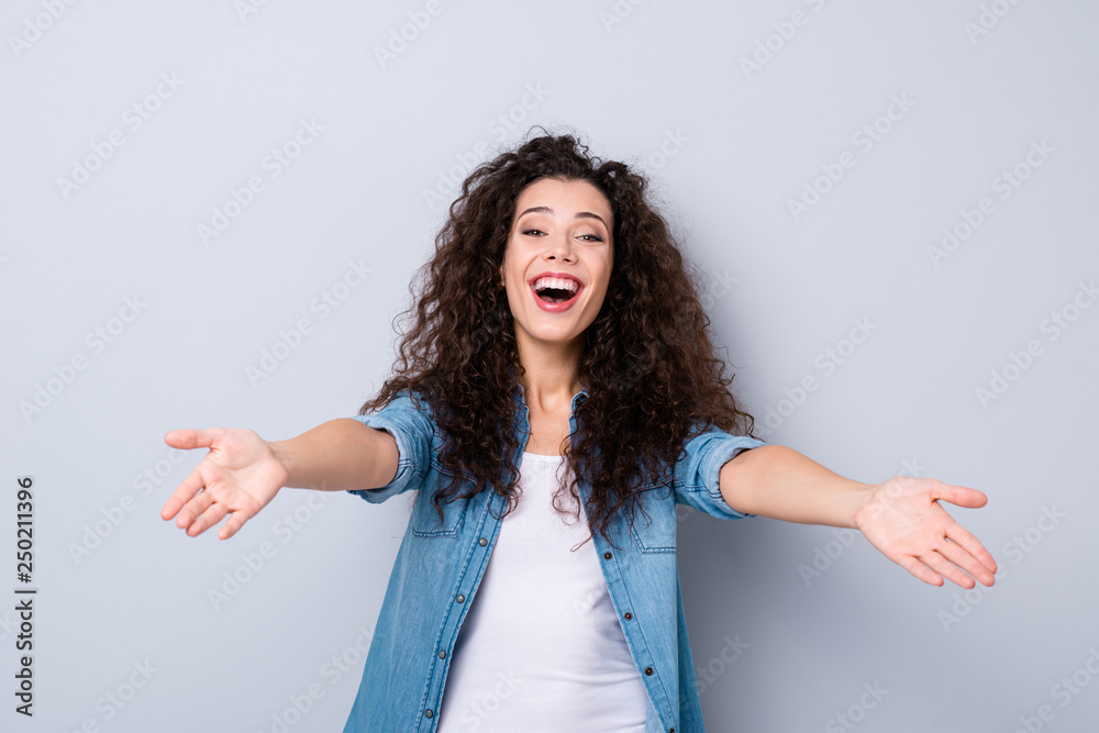 Portrait of her she nice-looking cute pretty lovely winsome charming attractive girlish cheerful wavy-haired girl widely opened hug hands isolated over gray pastel background Portrait of her she nice-looking cute pretty lovely winsome charming attractive girlish cheerful wavy-haired girl widely opened hug hands isolated over gray pastel background