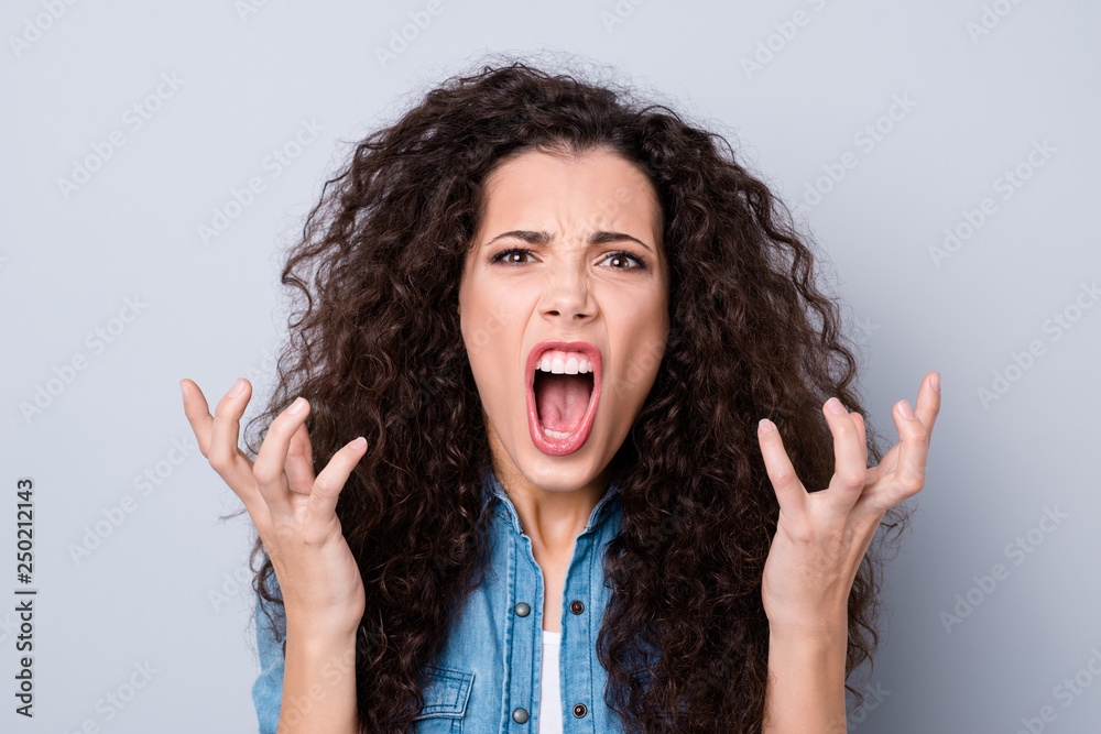 Φωτογραφία Close up photo yelling amazing attractive her she lady not satisfied with tv new