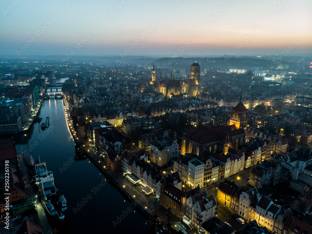 Fototapeta premium Gdansk old town by night