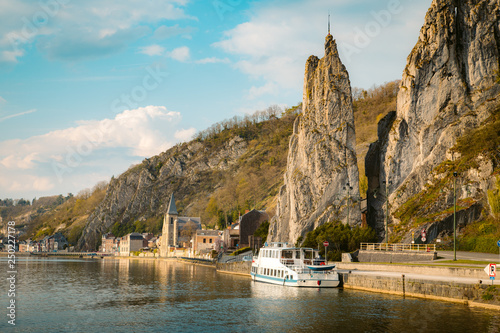 Obraz na płótnie Meuse river with Bayard rock, Dinant, Belgium w salonie