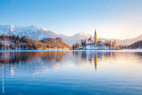 Obraz na płótnie Lake Bled with Bled Island and Castle at sunrise in winter, Slovenia w salonie
