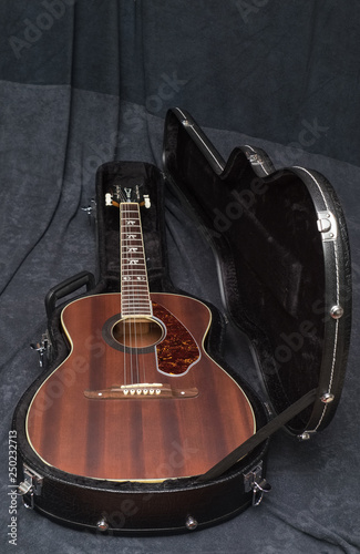 electric acoustic guitar with mahogany deck