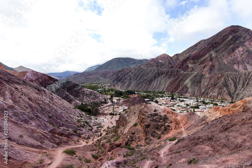 Purmamarca. Villaggio di montagna sulle Ande nel Nord-Argentina 