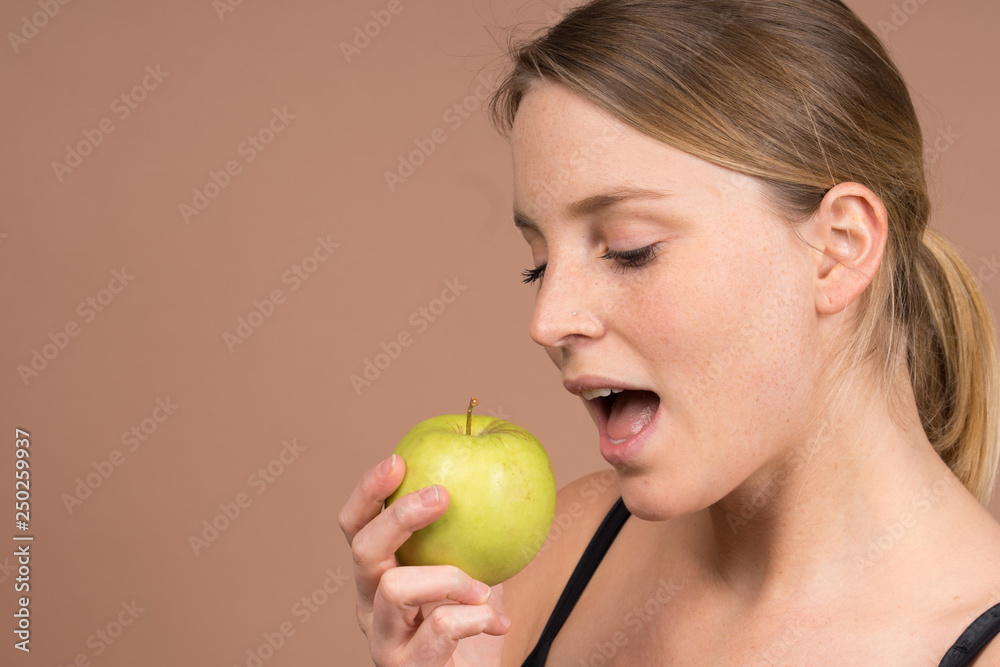 girl with an apple