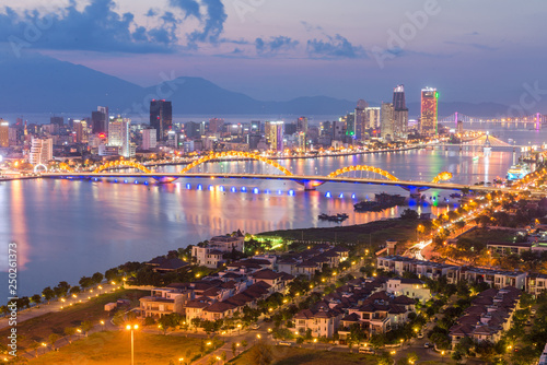 Obraz na płótnie Da Nang, Vietnam – Business and Administrative District of Da Nang city on the Han River during night with night views