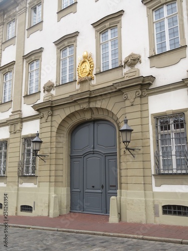 Monumental entrance to the building © Вячеслав Алешкин